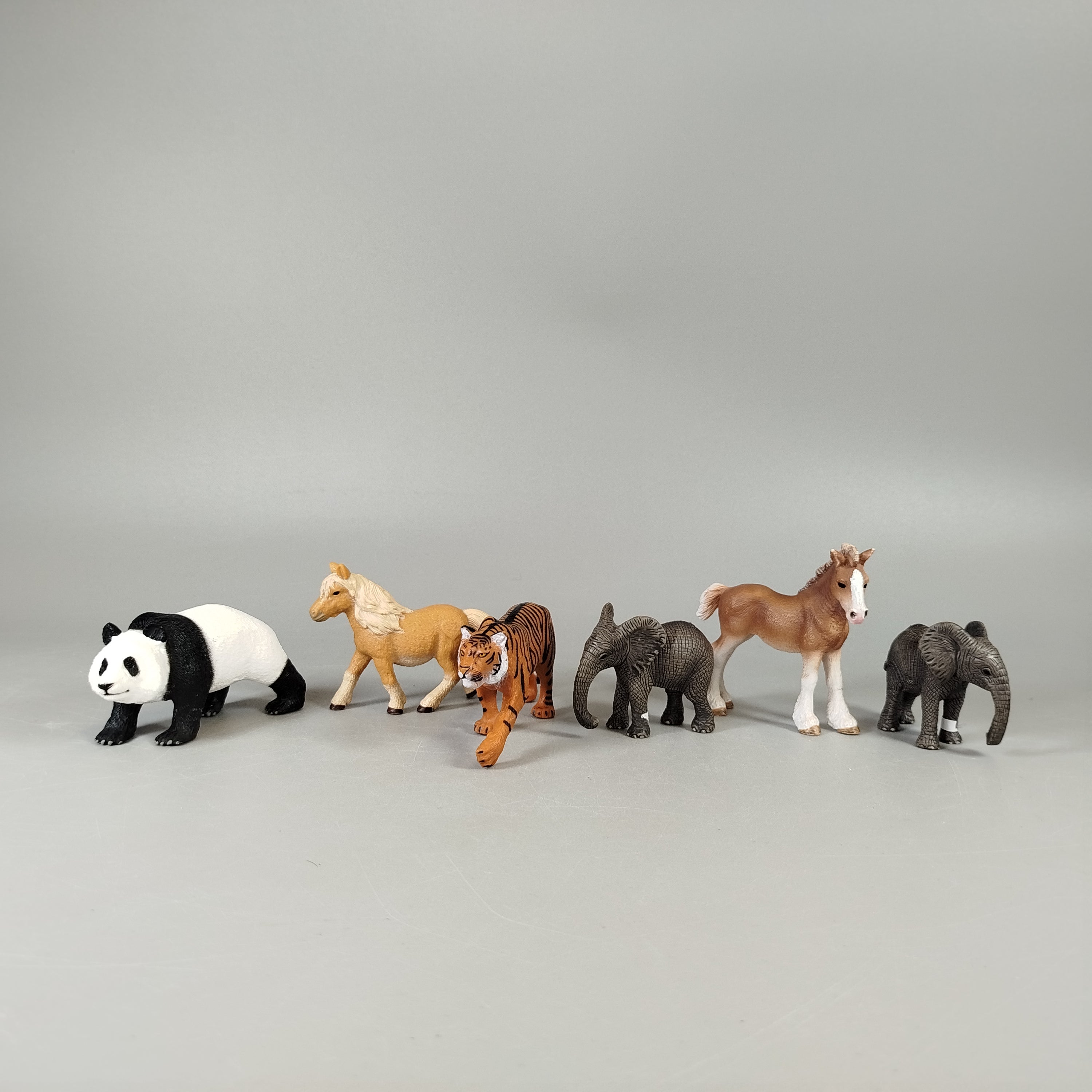 Schleich Tierfiguren Set von 6 – Panda, Pferd, Tiger, Elefanten, Fohlen
